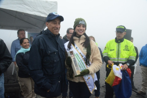 Antes de culminar su visita personal del Parque Nacional Natural eligió a la señorita Filipinas como la Reina de la conservación y la biodiversidad de Parques Nacionales.