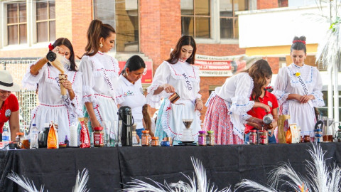 Seis candidatas al Reinado Internacional del Café realizaron pruebas de barismo durante su visita a Chinchiná.