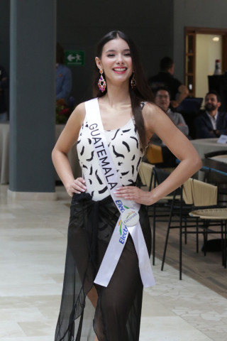 DESFILE EN TRAJE DE BAÑO