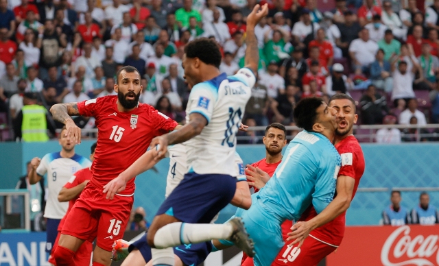 El choque entre el portero de Irán, Ali Beiranvand con su compañero de equipo Majid Hosseini. Por esta razón se detuvo el partido cerca de 15 minutos.