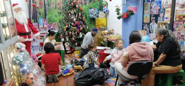 En Foto Iris se recogerán regalos que se entregarán hasta el Día de Reyes Magos