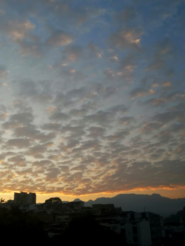 Amanecer de ayer en Manizales. Imagen tomada desde el sector de El Campín.