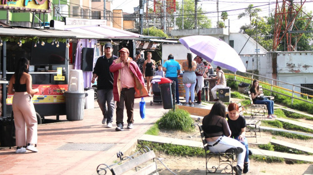 En el mirador de Chipre la gente empieza a llegar sobre las 4 p.m.