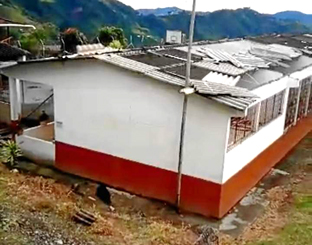 Foto | Rubén Darío López | LA PATRIA  Esta es la Escuela de la vereda La Esperanza, situada a 12 kilómetros del casco urbano de Pensilvania.