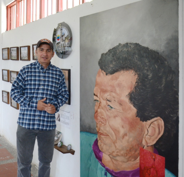 Carlos Alberto Pérez Muñoz, el forjador del museo, explica al frente del retrato en óleo con el rostro del fundador de los Juegos, Jesús María Correa: &quot;Nació el 18 de diciembre de 1944 en Filadelfia (Caldas), dedicó su vida a educar y fomentar el deporte en su municipio. Impulsó grandes obras como el estadio municipal, coliseo cubierto y la piscina&quot;.