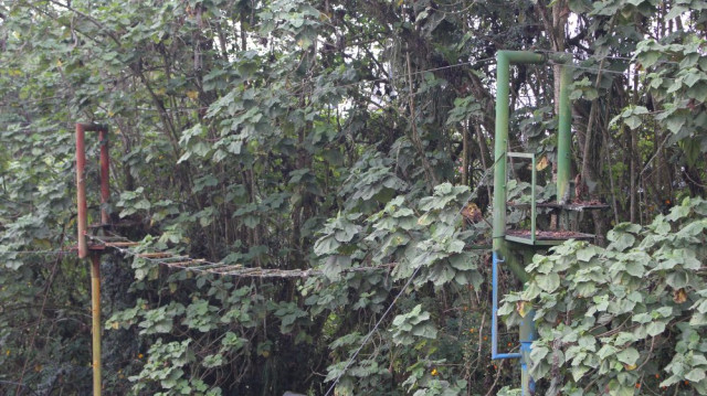 El circuito de cuerdas, ubicado en la entrada del Ecoparque, está en abandono y así luce actualmente. Sobre el, Trejos expresa que realizarán una evaluación técnica y de limpieza para determinar las reparaciones necesarias.