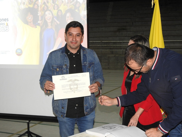 Ómar Reina recibió credencial Foto|Albeiro Rudas|LA PATRIA