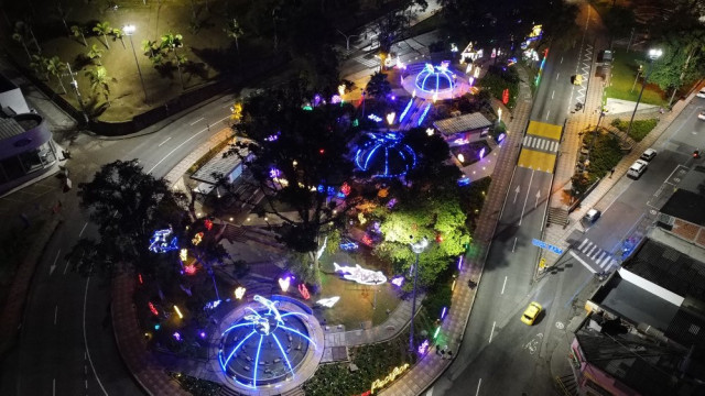 El Parque de las Aguas deslumbra con su región Pacífica y las grandes figuras de ballenas, delfines y peces.