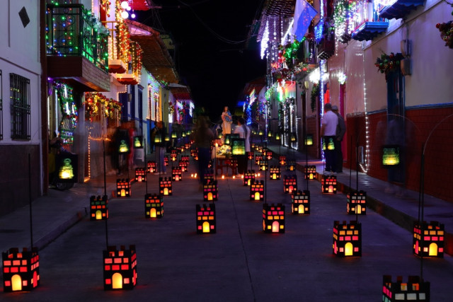 El espíritu navideño encendió las calles.