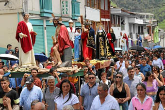 Viacrucis en Pensilvania  Fotos | Rubén Darío López | LA PATRIA