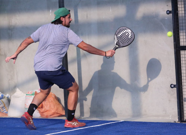 La exigencia de los deportistas por devolver la pelota y ganar el punto.