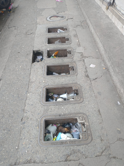 Calle 21 entre carreras 17 y 18. Son seis medidores en un espacio de tres metro en el sector Galería.