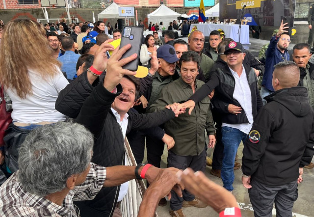 Gustavo Petro con la comunidad en Manizales