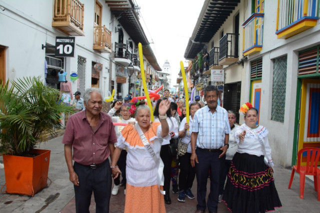 Desfile Adulto Mayor