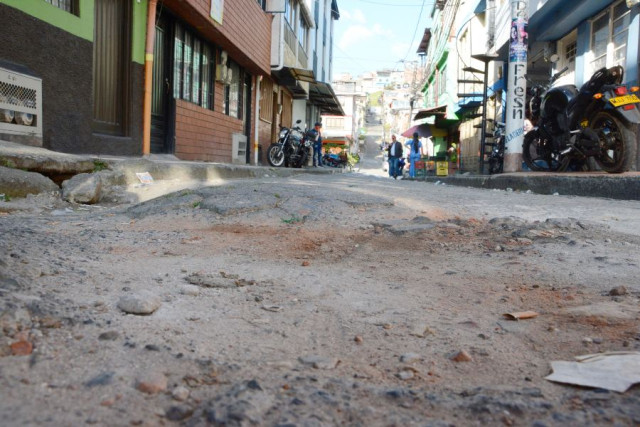 Fotos | Freddy Arango | LA PATRIA Este es el estado actual en el que se encuentra la calle 11 C, según denuncian residentes del sector.