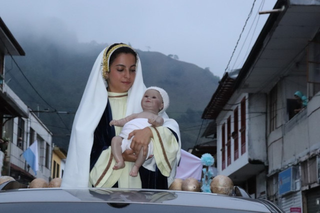 Advocación a la Virgen María interpretada por Maria Eugenia Arias.