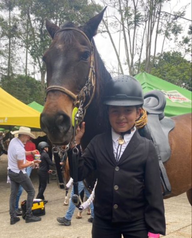 Anthonela Toro Llano tuvo una destacada participación montando a Embrujo de la Chagra, en la categoría Infantil B.