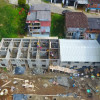 Equipo de la Gobernación de Caldas inspeccionando uno de los lotes para la construcción de viviendas.