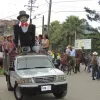 Judas es paseado por las calles de Neira hasta llegar al estadio municipal que es el sitio donde será quemado.