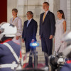 El jefe de Estado de Colombia, Gustavo Petro (izquierda), acompañado de su esposa, Verónica Alcocer, estuvo en la mañana de este miércoles reunido en el Palacio de la Zarzuela de Madrid (España) con el rey Felipe VI y la reina Letizia Ortiz.