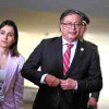 Gustavo Petro, presidente de Colombia, junto a su jefe de Despacho, Laura Sarabia, quien está en el ojo del huracán tras el supuesto robo por parte de su niñera a la que al parecer sometió al polígrafo de la Casa de Nariño, catalogado por la oposición como un abuso de poder. Ayer el embajador en Caracas, Armando Benedetti, fue señalado de estar involucrado en el escándalo, pero este negó haber participado en alguna conspiración.