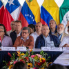 Los equipos negociadores del Eln (izquierda) y el Gobierno nacional, reunidos en uno de los ciclos de diálogo en Cuba.