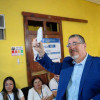 Foto | Tomada del Twitter @BarevalodeLeon | LA PATRIA Bernardo Arévalo de León ayer en su puesto de votación asignado en la elección presidencial.