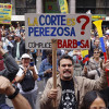 Manifestantes a las afueras de la Corte Suprema de Justicia este jueves, exigiendo la elección de fiscal. 