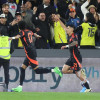 Celebración del gol de Daniel Muñoz (d).