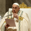 Papa Francisco en la tradicional bendición urbi et orbi del Domingo de Resurrección en la basílica de San Pedro.