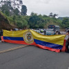 Los habitantes de Santa Rosa de Cabal (Risaralda) y Chinchiná (Caldas) ayer protestaron en el sector de La Y de Guayabal, exigen la construcción de un retorno en sentido Chinchiná-Pereira. Dicen que les incumplieron unos acuerdos. Para este viernes hay una nueva reunión en Guayabal. Esperan soluciones.