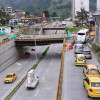 La construcción del empalme del ramal está en el lado derecho de esta fotografía, por donde circulan los taxis, al frente de la Terminal de Transportes.