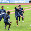 Mateo García, James Aguirre, Esteban Beltrán y Roger Torres, en el recreativo del pasado jueves, antes de la sesión de fútbol en el Palogrande. Hoy reciben al Deportivo Pasto.