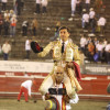 El torero de Ubaté Manuel Libardo obtuvo su cupo para la Feria de Manizales tras cortarle dos orejas al toro Abanderado de 584 kg de la ganadería de Ernesto Gutiérrez. Fue reconocido como el mejor torero la temporada de Toros y Ciudad.