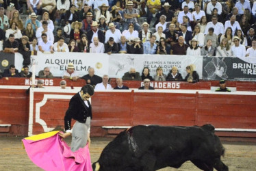 Chicuelina de Emilio de Justo al toro Clarinete de 376 kg.