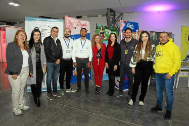 Foto | Argemiro Idárraga | LA PATRIA Adriana Cardona, Lina Montes, Juan José Silva, Mateo Herrera, Manuel Orozco, Sandra Vargas, Isabel Gómez, Iván Becerra, Laura Mejía y Mauricio Serna, en la tercera edición de Reto Sazón Manizales.