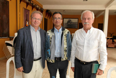 Conferencistas: Pedro Felipe Hoyos, Nicolás Montoya y ex gobernador Julián Gutiérrez Arango.