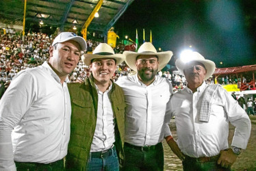 Foto | Henry Giraldo | LA PATRIA Los alcaldes Jesús Iván Ospina, de Pensilvania; Jorge Andrés Arango, de Samaná; Sebastián Merchán, de Aranzazu, y Enrique Botero, de Manzanares, se encontraron en el marco de la versión XXXI de la Exposición Equina Grado B que se realizó en Pensilvania el pasado fin de semana.