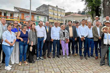 Jhon Jairo Castaño Flórez, alcalde de Neira, presidió junto con sus homólogos del norte de Caldas la visita al municipio de Félix Aracena Vargas, embajador de la República Dominicana en Colombia. Durante su estadía el mandatario lo reconoció como invitado ilustre. La visita busca establecer lazos comerciales con ese país para dar a conocer esta zona.  