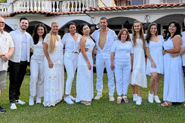 Familiares de Sandra Hampton se reunieron para festejarle su cumpleaños 50.  Foto | Cortesía | LA PATRIA Eddie Hodge, Adam Hodge, Valeria Hodge, Alicia Metcalf, Sandra Usma, Catalina Tabares, Nelson Tabares, Magola Hoyos, Hollis Thompson, Antonella Tabares, Sandra Hampton y Gary Hampton.