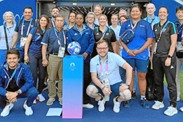 Álvaro González, vicepresidente de la Federación Colombiana de Fútbol, hizo presencia en Lyon (Francia), como delegado del seleccionado nacional de fútbol femenino en los Juegos Olímpicos de París 2024. En la imagen está en compañía del grupo de operarios de la FIFA y la Conmebol.