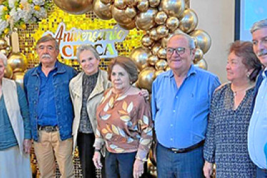 Grupo de homenajeados de la Cooperativa Cesca.