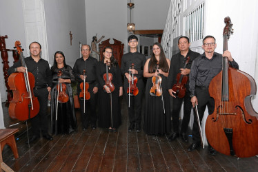 Orquesta de Cámara de Caldas: Fernán Amaya, Lorena Paola Reyes, Jimmy Moreno, Laura Sandoval, Juan Esteban González, Catalina Castañeda, Miguel Felchas Y Marco Fidel Cabezas Varón.