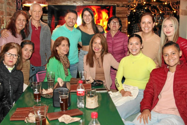 Foto | Argemiro Idárraga | LA PATRIA  Daniel Tabares Álvarez, Luisa María Vanegas, Cris Montoya, Jackeline Álvarez, Diana Carolina Álvarez, Blanca Inés Parra, Elvia Parra, Limbania Parra, Olga Parra, Martha Parra, Mariela Parra, Gloria Parra, Isabella Tabares Álvarez y Santiago Franco.