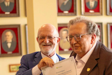 Reconocimiento a Jorge Raad Aljure, por su labor como médico y docente en Caldas.