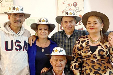 Javier Gutiérrez cumplió 84 años en Manzanares (Caldas). Los celebró rodeado de sus hijos Francisco, Estela, Rodrigo y Bilma.