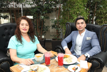 Elvira Lucía Holguín y Sebastián Múnera compartieron un almuerzo en el restaurante El Dauntaun.