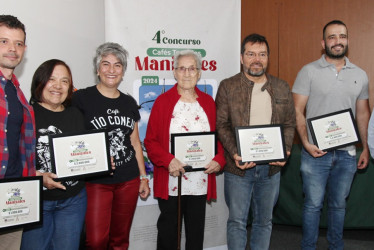 Ganadores del 4º Concurso de Cafés Tostados: Alejandro Gil, de Bella Vista Coffee; Esperanza Cárdenas, de Café Tío Conejo; Ángela Suárez Ortiz, de Café Tío Conejo; María Teresa González de Noreña, de Café Azucenas; Rodrigo López Buitrago, de Café Leño Verde; Juan Sebastián Giraldo Jaramillo, de Café Cinco Damas, y Lucila Parra, de Café El Bosque.