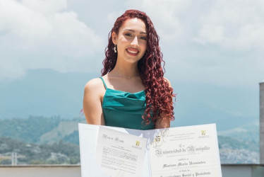 Foto | Lector | LA PATRIA Nos complace felicitar a Mariana Marín Hernández por su excepcional logro al graduarse en Comunicación Social y Periodismo de la Universidad de Manizales. Su dedicación, esfuerzo y pasión han sido inspiradores. Estamos seguros de que este es solo el comienzo de una brillante carrera. ¡Sus familiares y amigos le desean muchos éxitos en todos sus futuros proyectos!