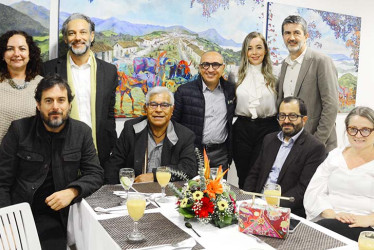 Juan Miguel Álvarez y José Navia Lame, jurados del premio; Fernando Ramírez, editor de noticias del periódico LA PATRIA; Esperanza Duque, Adriana Villegas, Diego García, Carlos Mazeneth, gerente general Efigás; Paulina Ramírez y Santiago Villegas, director-gerente del periódico LA PATRIA.